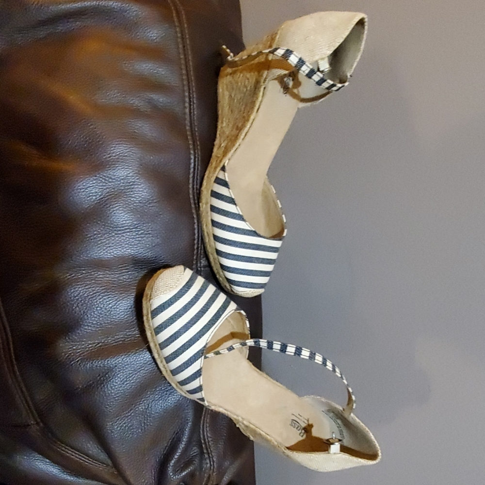 Shoes - Picture 3 of 3